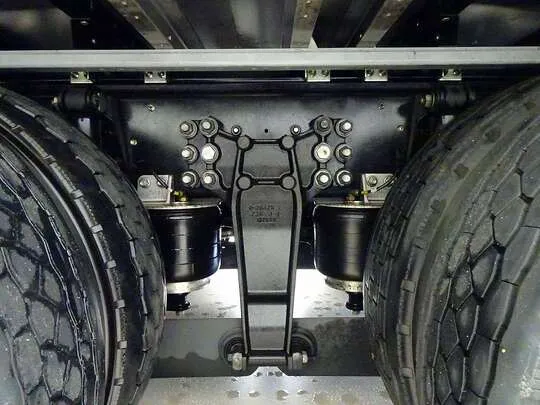 ギガ 13.7t 4軸 アルミウイング リアエアサス 380ps