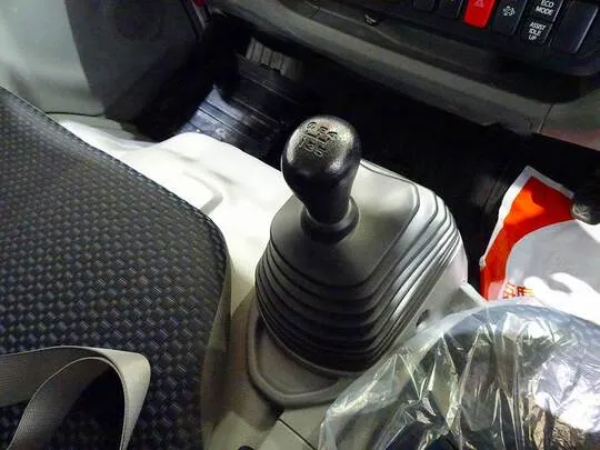 デュトロ 2t 4WD FJL 標準セミロング 平ボデー