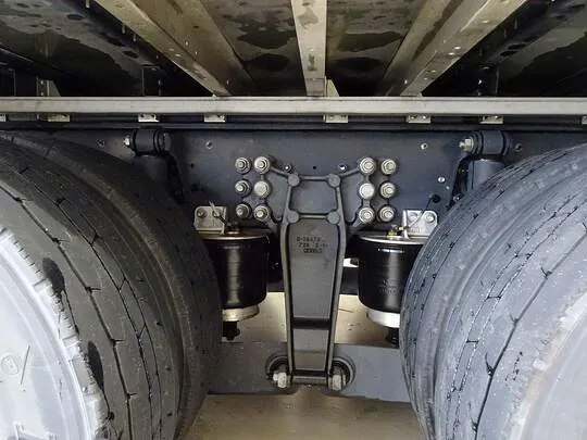 ギガ 13.7t 4軸 アルミウイング リアエアサス 380ps