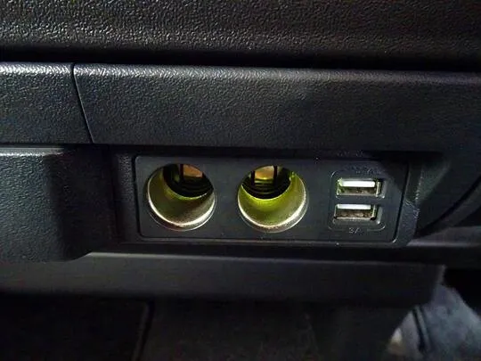 ハイエースバン スーパーGL ダークプライムⅡ 1t 4WD 2/5人乗り 5ドア