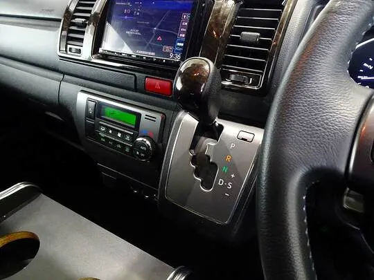 ハイエースバン スーパーGL ダークプライムⅡ 1t 4WD 2/5人乗り 5ドア