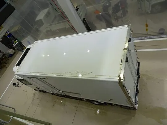 エルフ 2t 高床 標準ロング 低温冷凍車 スタンバイ/格納ゲート付