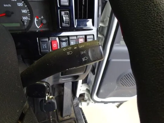 エルフ 1.8t 4WD FFL 標準 Wキャブ/垂直PG付 総重量5t未満