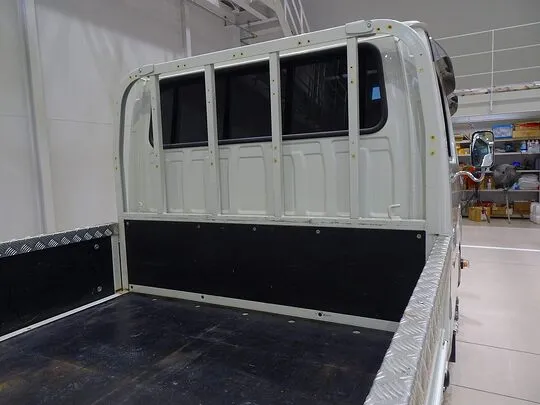 エルフ 1.8t 4WD FFL 標準 Wキャブ/垂直PG付 総重量5t未満