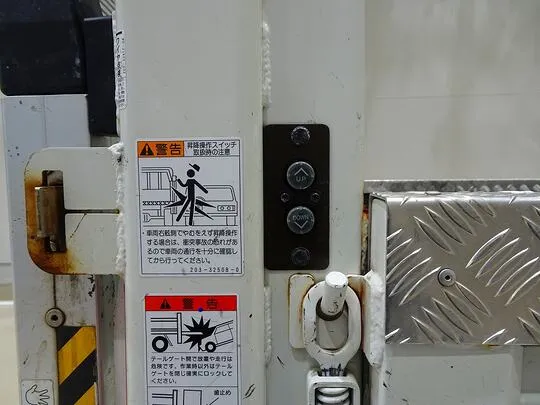 エルフ 1.8t 4WD FFL 標準 Wキャブ/垂直PG付 総重量5t未満