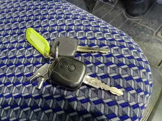 エルフ 1.8t 4WD FFL 標準 Wキャブ/垂直PG付 総重量5t未満