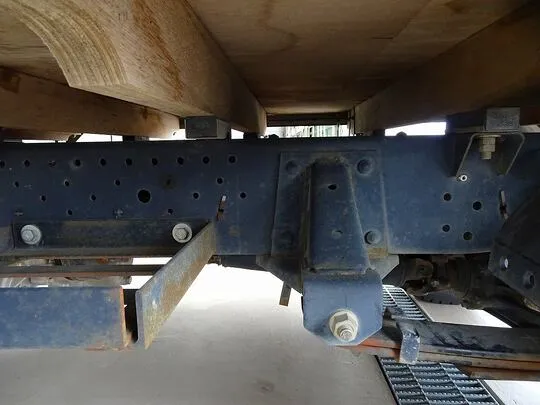 エルフ 1.5t 4WD FFL Sタイヤ 平ボデー