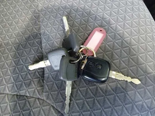 エルフ 1.5t 4WD FFL Sタイヤ 平ボデー