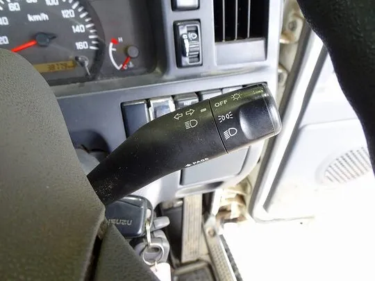 エルフ 1.5t 4WD FFL Sタイヤ 平ボデー