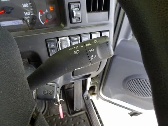 エルフ 1.55t 4WD FFL Wタイヤ 平ボデー