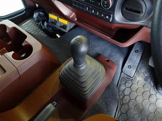 レンジャー 3.65t 標準ベッド付 平ボデー 210ps