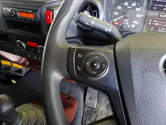 レンジャー 3.65t 標準ベッド付 平ボデー 210ps