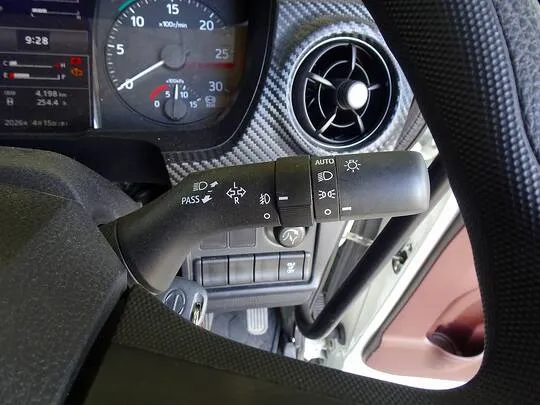 レンジャー 3.65t 標準ベッド付 平ボデー 210ps