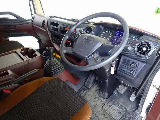 レンジャー 3.65t 標準ベッド付 平ボデー 210ps