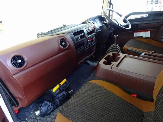 レンジャー 3.65t 標準ベッド付 平ボデー 210ps