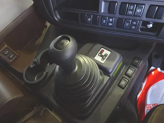 ギガ 13.7t 4軸 アルミウイング リアエアサス 380ps