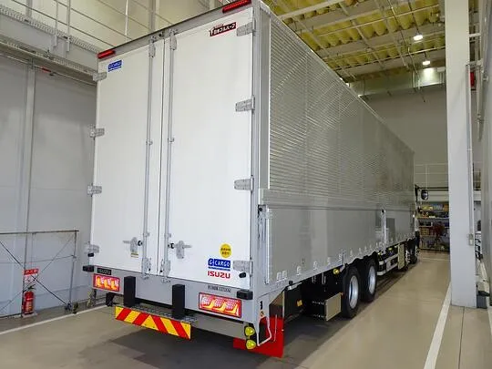 ギガ 13.7t 4軸 アルミウイング リアエアサス 380ps