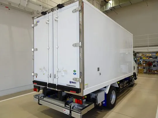 エルフ 2t 高床 標準ロング 低温冷凍車 スタンバイ/格納ゲート付