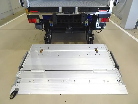 エルフ 2t 高床 標準ロング 低温冷凍車 スタンバイ/格納ゲート付