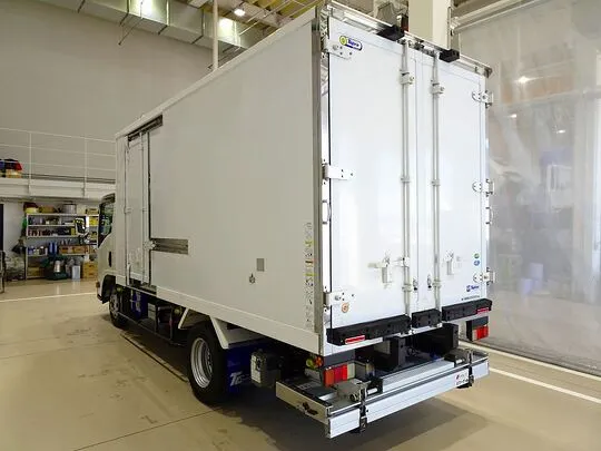 エルフ 2t 高床 標準ロング 低温冷凍車 スタンバイ/格納ゲート付