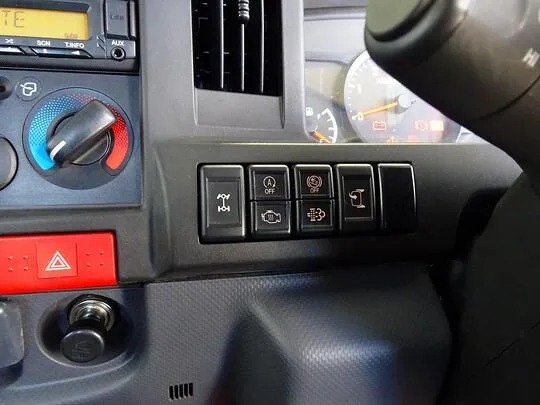 エルフ 1.55t 4WD FFL Wタイヤ 平ボデー