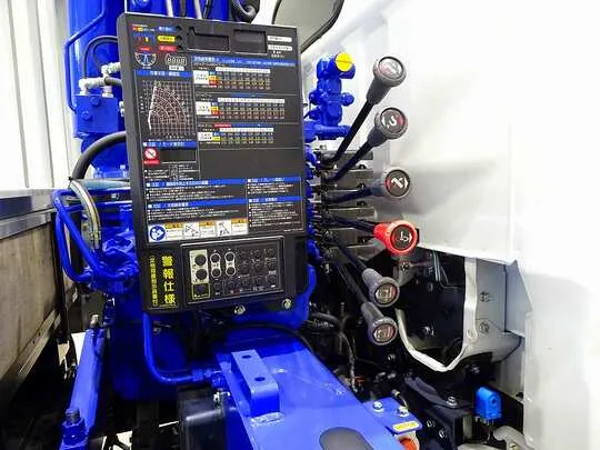 キャンター 3t 全低床 標準セミロング タダノ4段クレーン付 未使用車