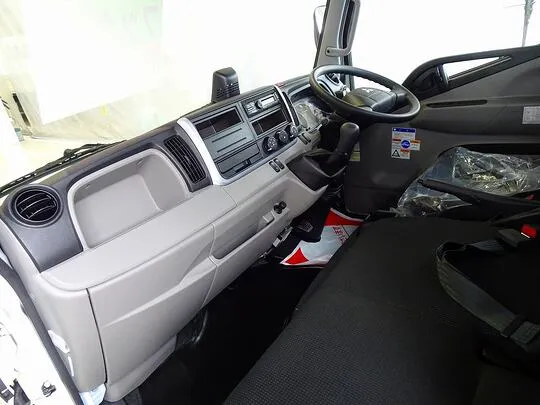 キャンター 3t 全低床 標準セミロング タダノ4段クレーン付 未使用車