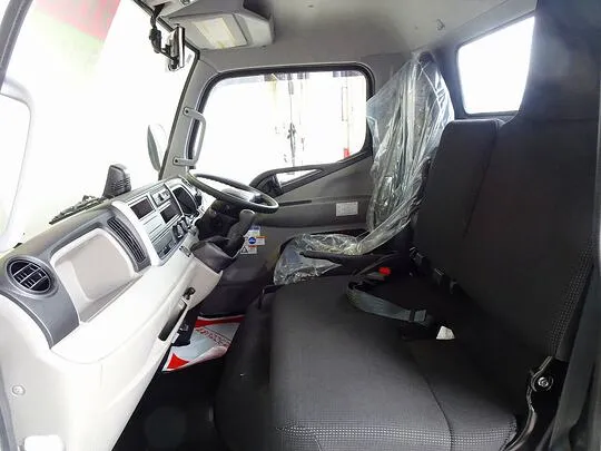 キャンター 3t 全低床 標準セミロング タダノ4段クレーン付 未使用車