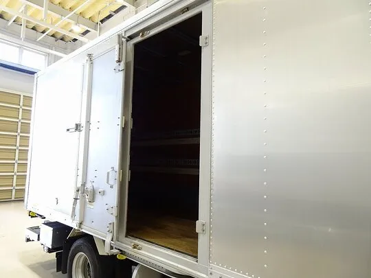 エルフ 2.9t 高床 標準ロング アルミバン 格納ゲート/ 左右サイドドア付