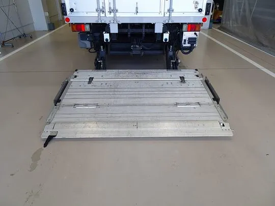 エルフ 2.9t 高床 標準ロング アルミバン 格納ゲート/ 左右サイドドア付