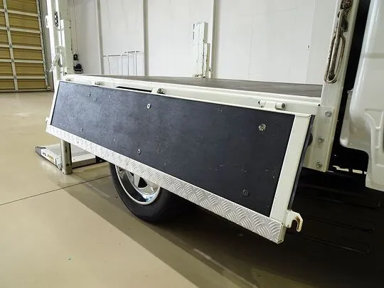 エルフ 1.8t 4WD FFL 標準 Wキャブ/垂直PG付 総重量5t未満