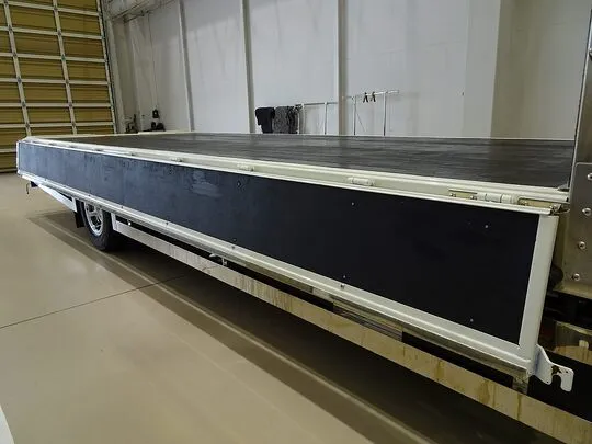 レンジャー 3.65t 標準ベッド付 平ボデー 210ps