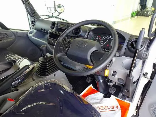 デュトロ 2t 4WD FJL 強化ダンプ 未使用車